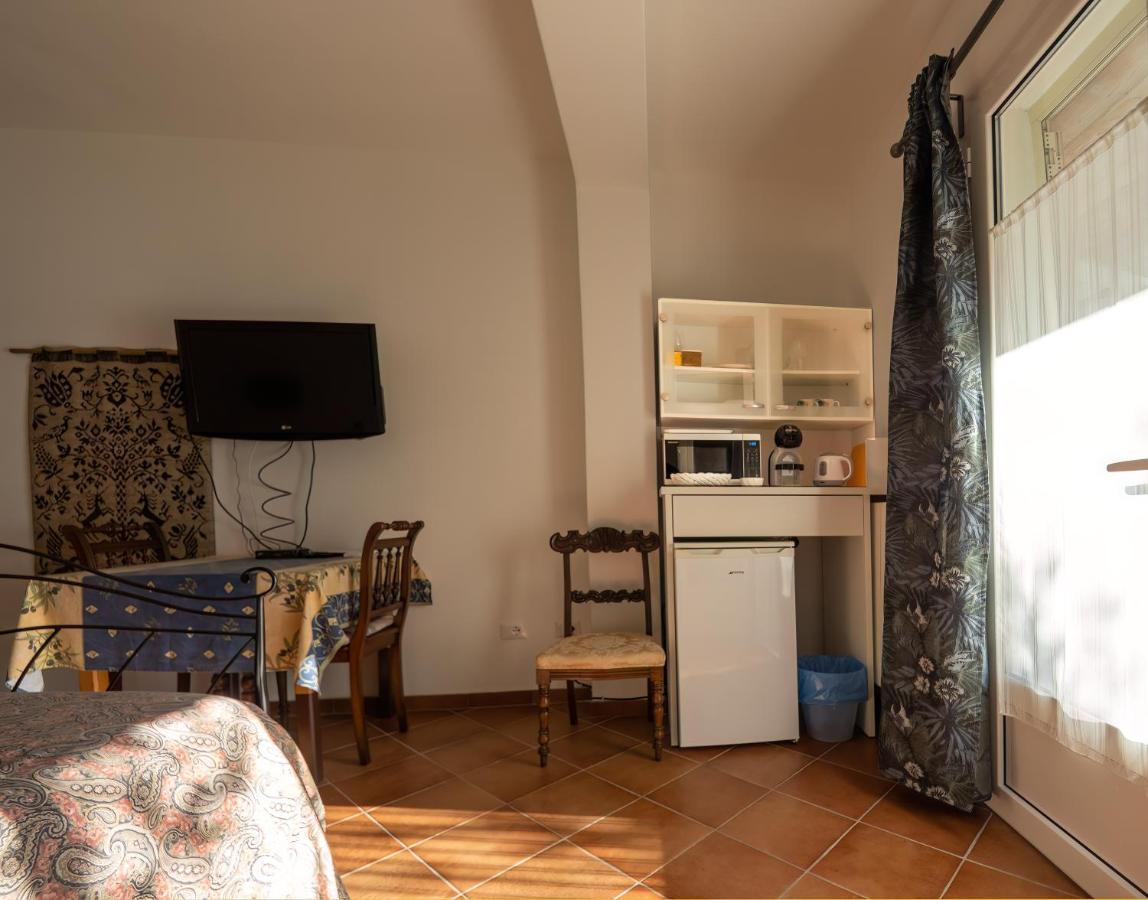 Tra Gli Ulivi Bed & Breakfast Pietra Ligure Exterior photo