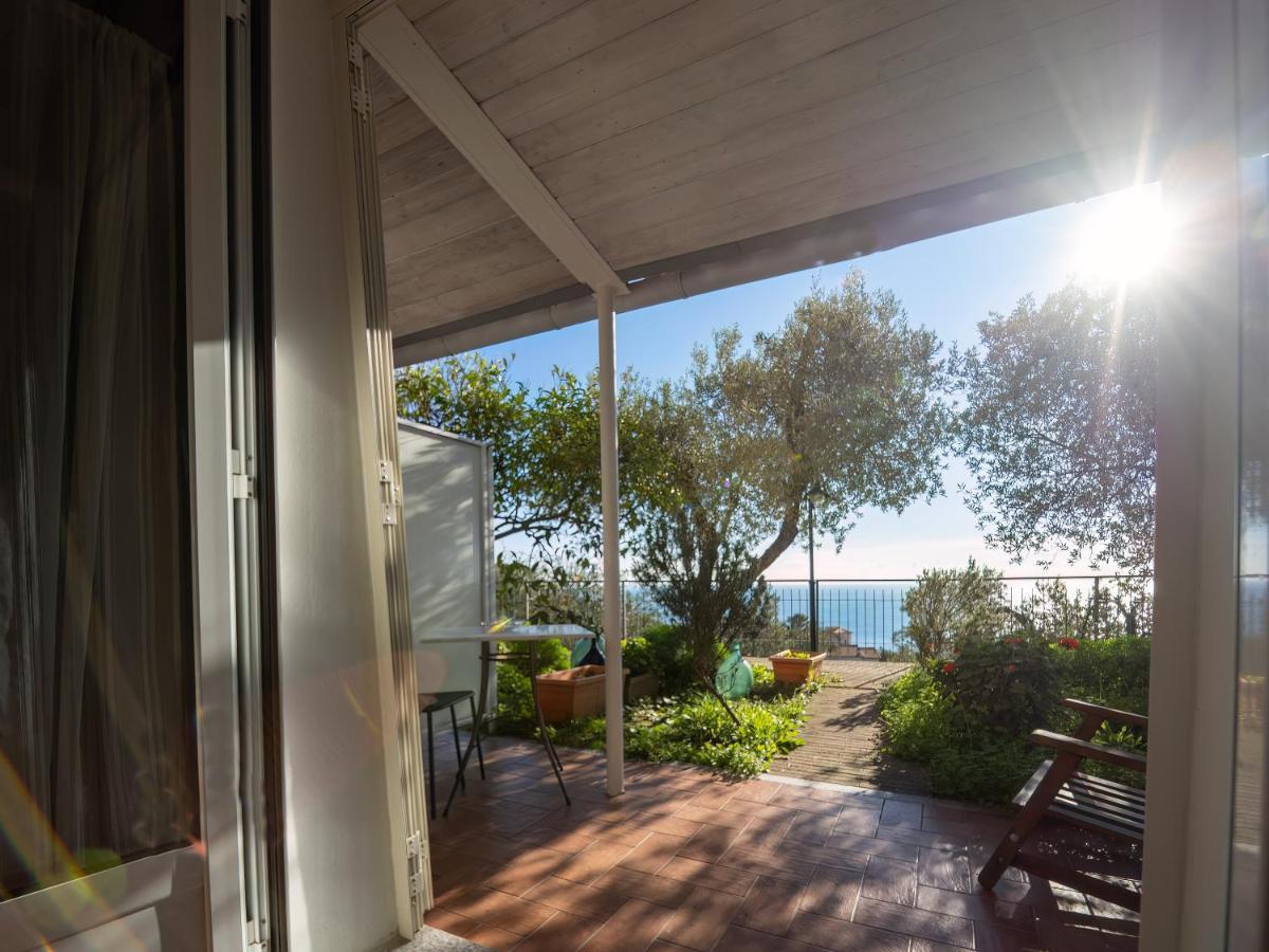 Tra Gli Ulivi Bed & Breakfast Pietra Ligure Exterior photo