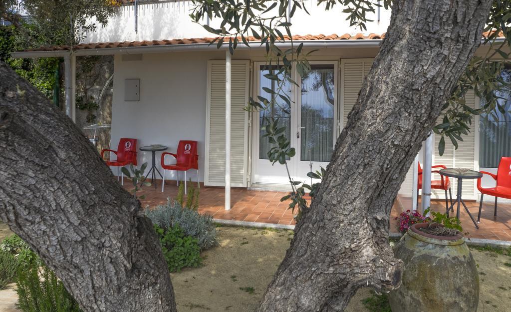 Tra Gli Ulivi Bed & Breakfast Pietra Ligure Exterior photo